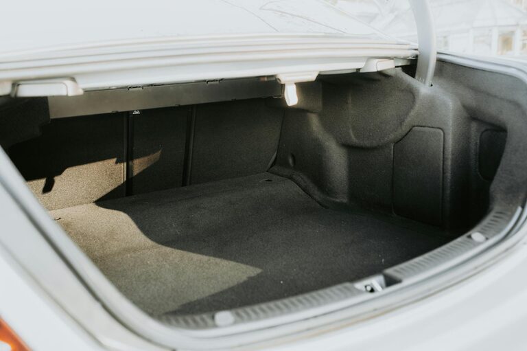 How to Keep Your Car Organized and Clean Every Day
