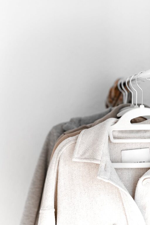 How to Build a Basic Capsule Wardrobe for Effortless Style